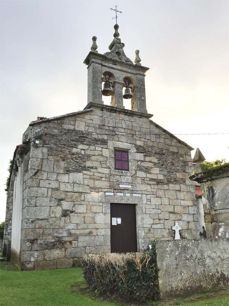 Iglesia de Santa Cruz de Mondoi en Oza Cesuras