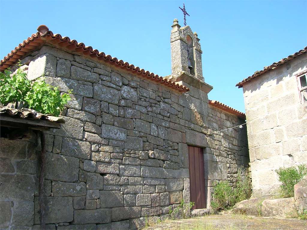 Iglesia de Santa Eufemia de Ambía en Baños de Molgas