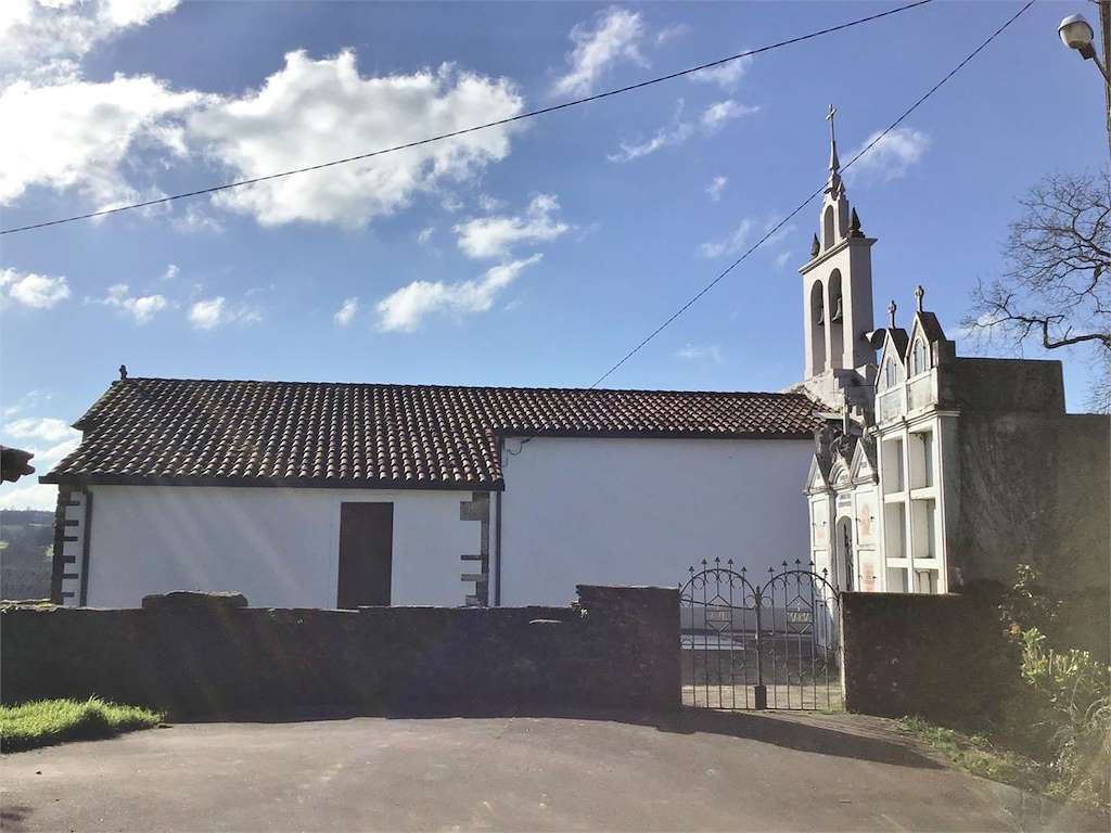 Iglesia de Santa María de Añá en Frades