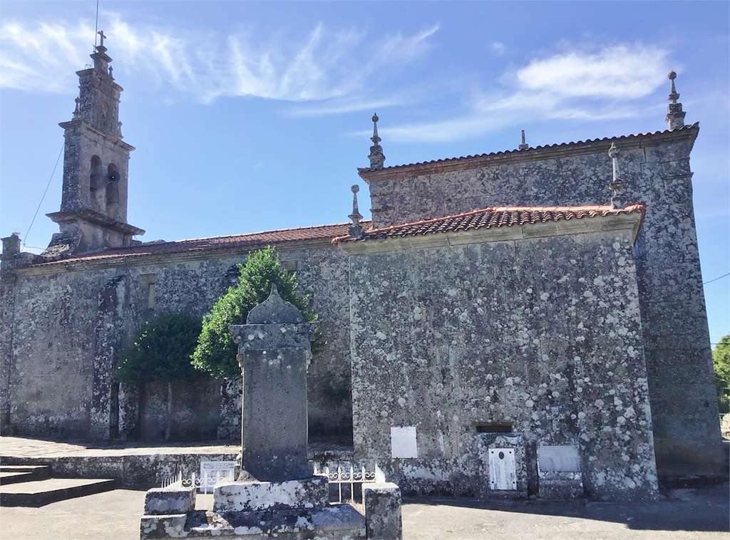 Iglesia de Santa María de Arnuide en Vilar de Barrio