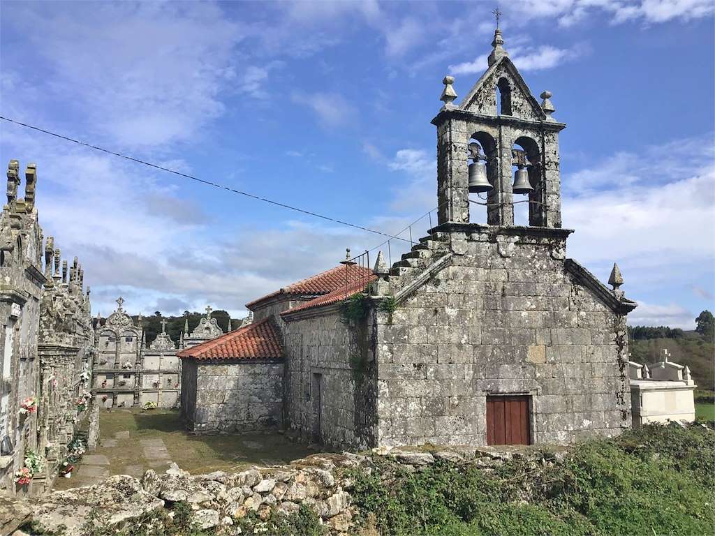 Iglesia de Santa María de Bidueiros en Dozón