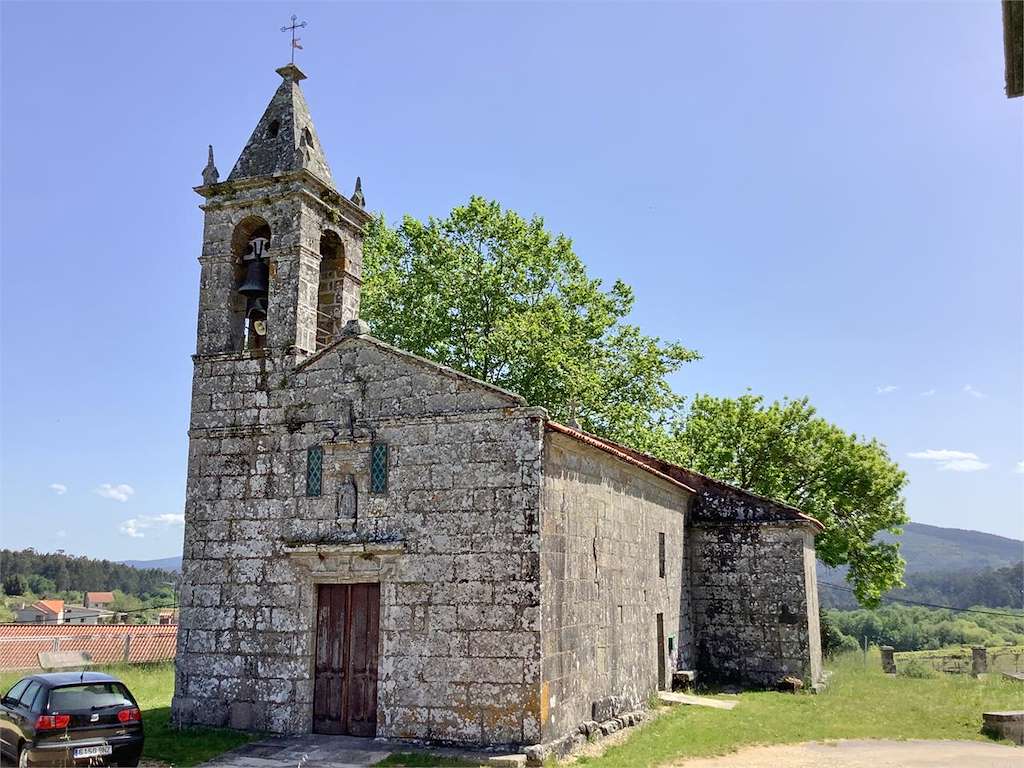 Iglesia de Santa María de Curro en Barro