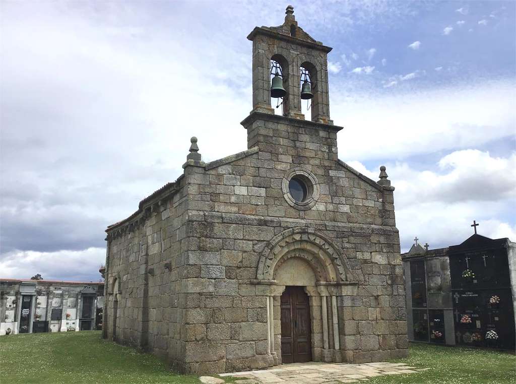 Iglesia de Santa María de Dexo en Oleiros