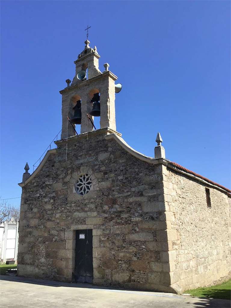 Iglesia de Santa María de Dordaño en Oza Cesuras