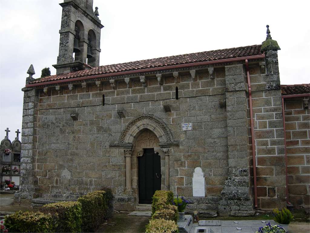 Iglesia de Santa María de Feá en Toén