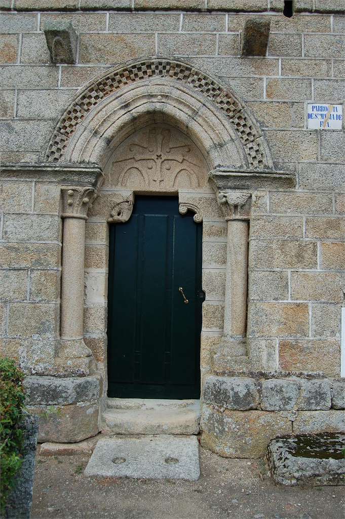 Iglesia de Santa María de Feá en Toén