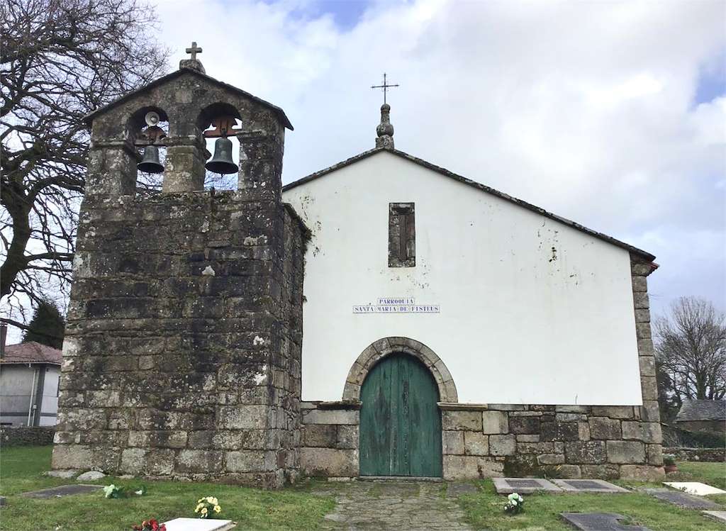 Iglesia de Santa María de Fisteus en Curtis