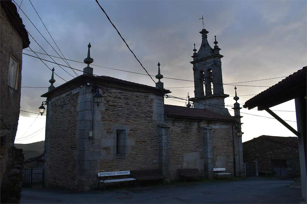 Iglesia de Santa María de Fumaces en O Riós
