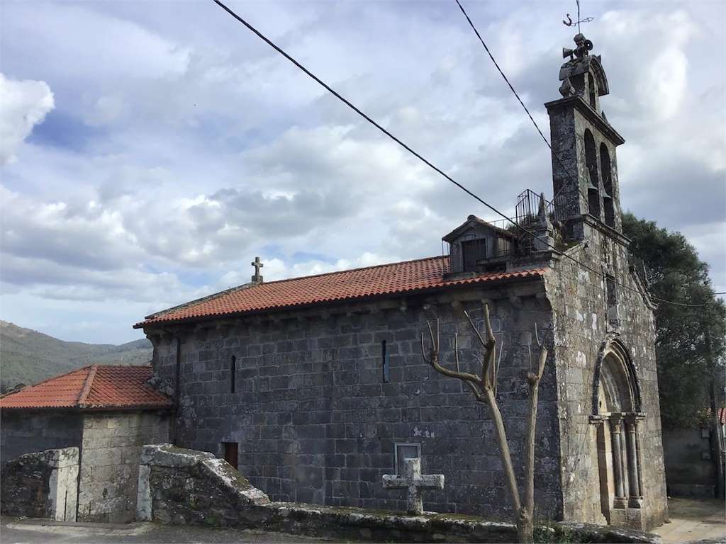 Iglesia de Santa María de Guizán en Mos