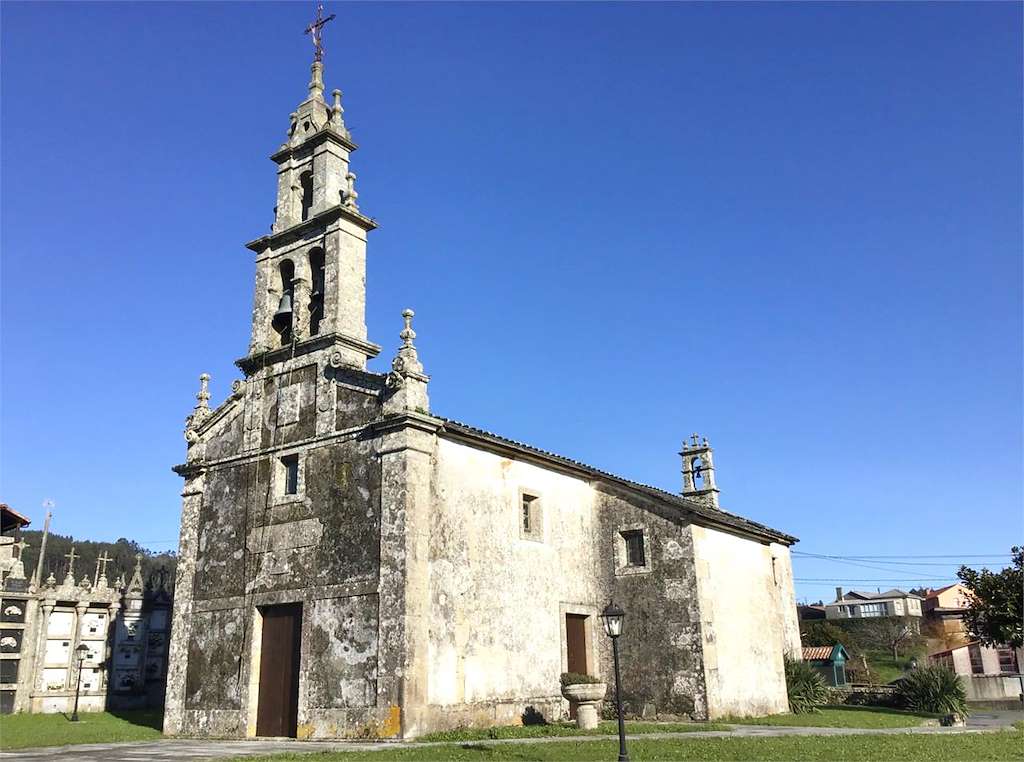 Iglesia de Santa María de Mántaras en Irixoa