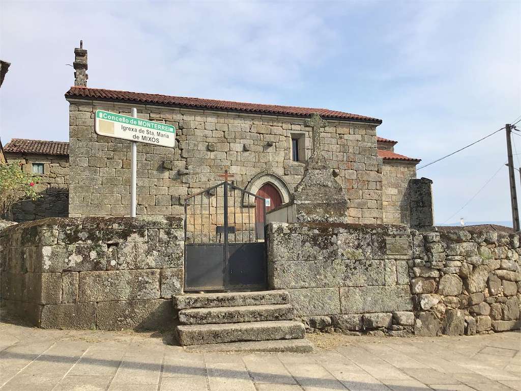 Iglesia de Santa María de Mixós en Monterrei