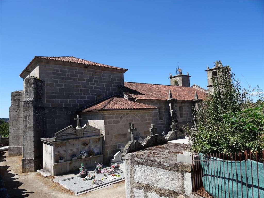 Iglesia de Santa María de Mugares en Toén