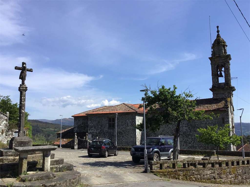 Iglesia de Santa María de Muimenta en O Campo Lameiro