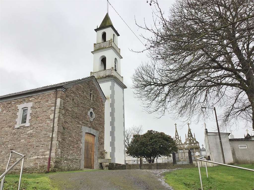 Iglesia de Santa María de Outeiro en Castro de Rei