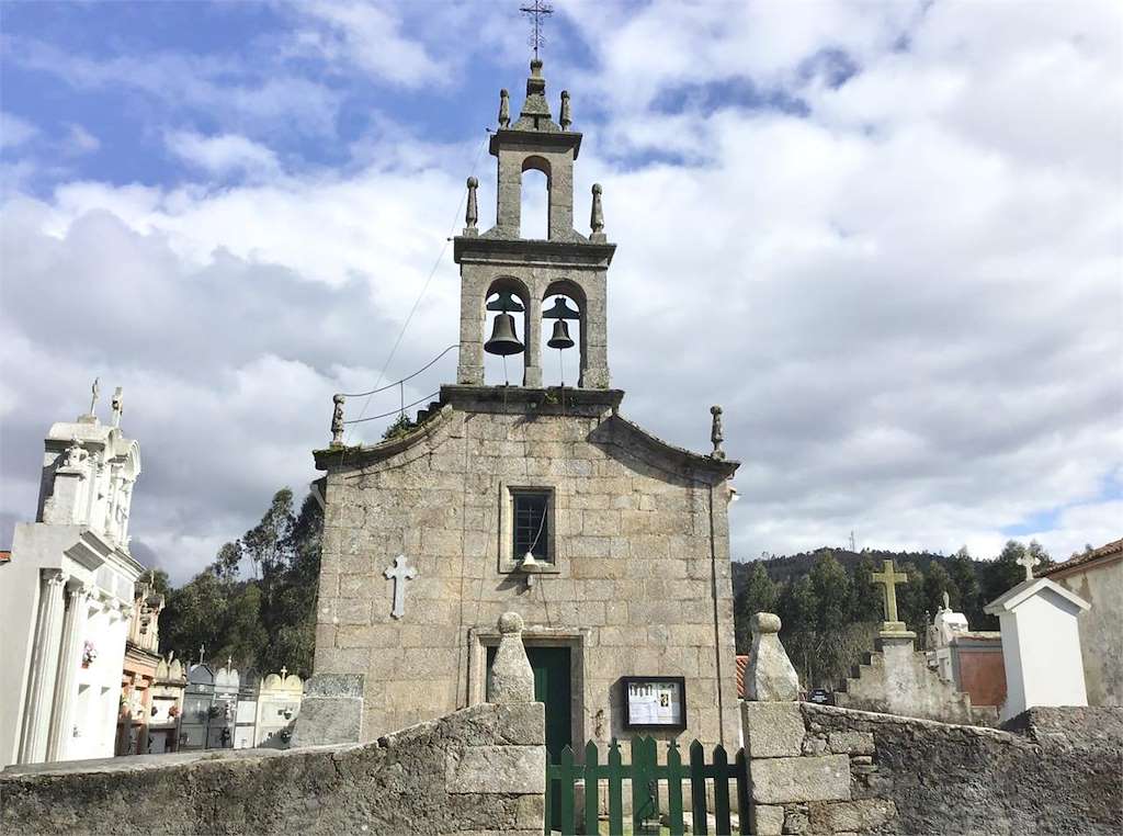 Iglesia de Santa María de Regueira en Oza Cesuras