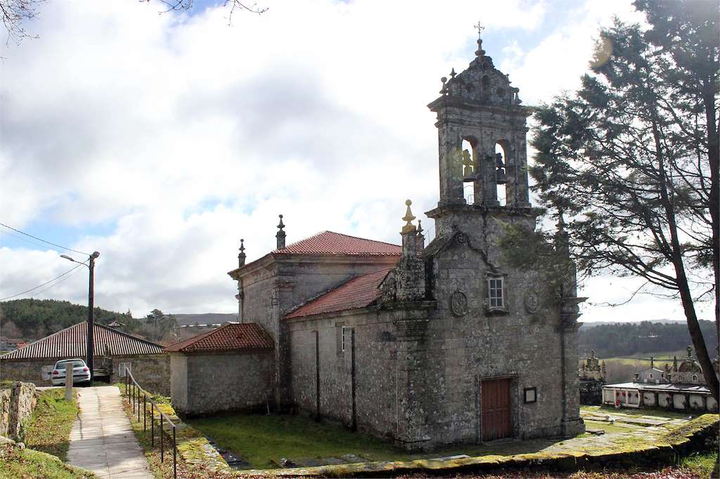 Iglesia de Santa María do Desterro da Corna en Piñor