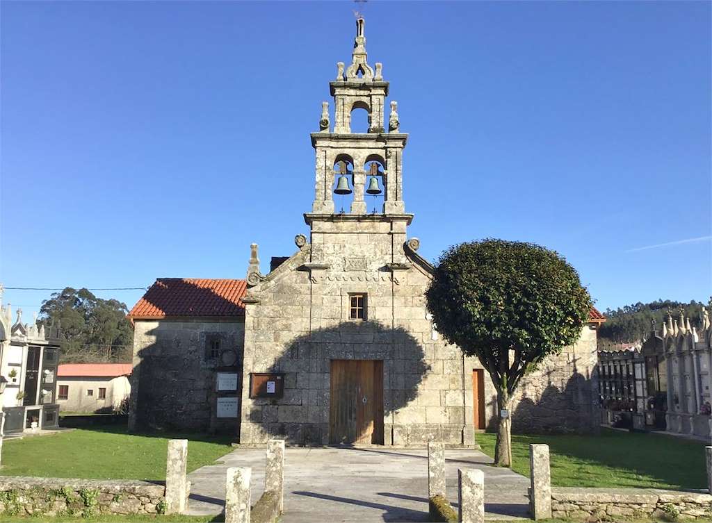 Iglesia de Santaia da Viña en Irixoa