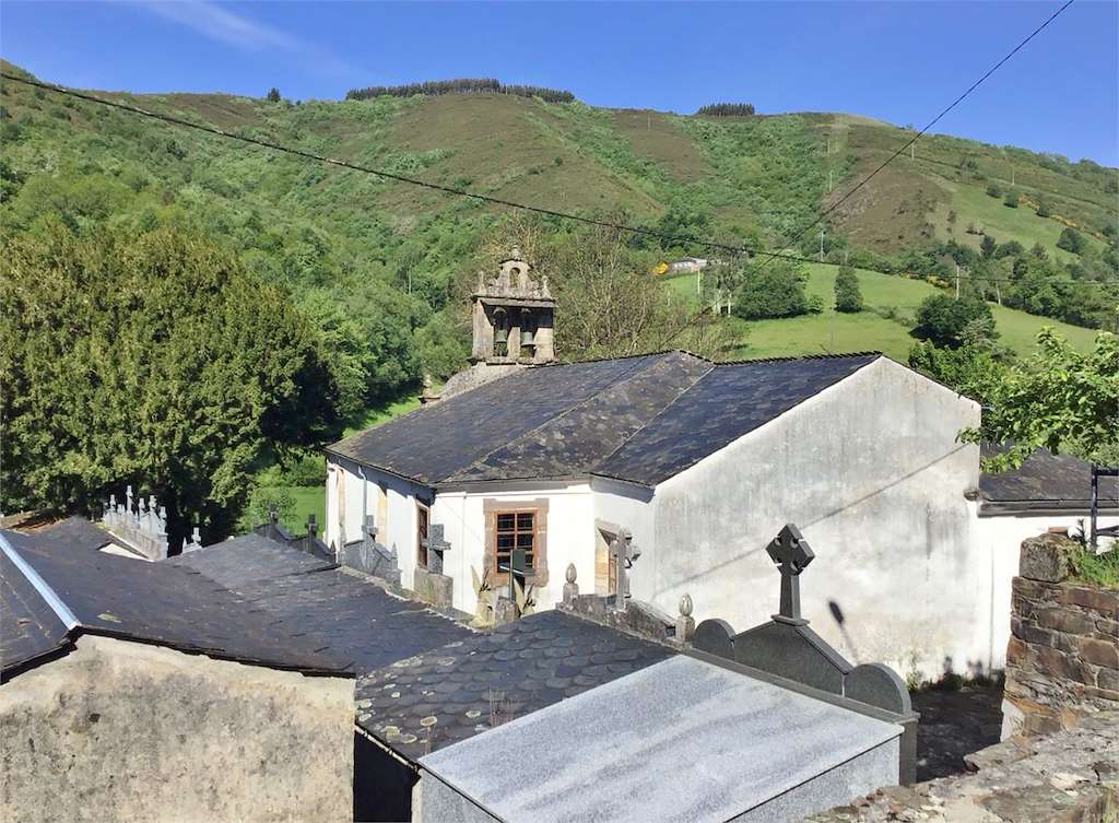Iglesia de Santiago de Córneas en Baleira