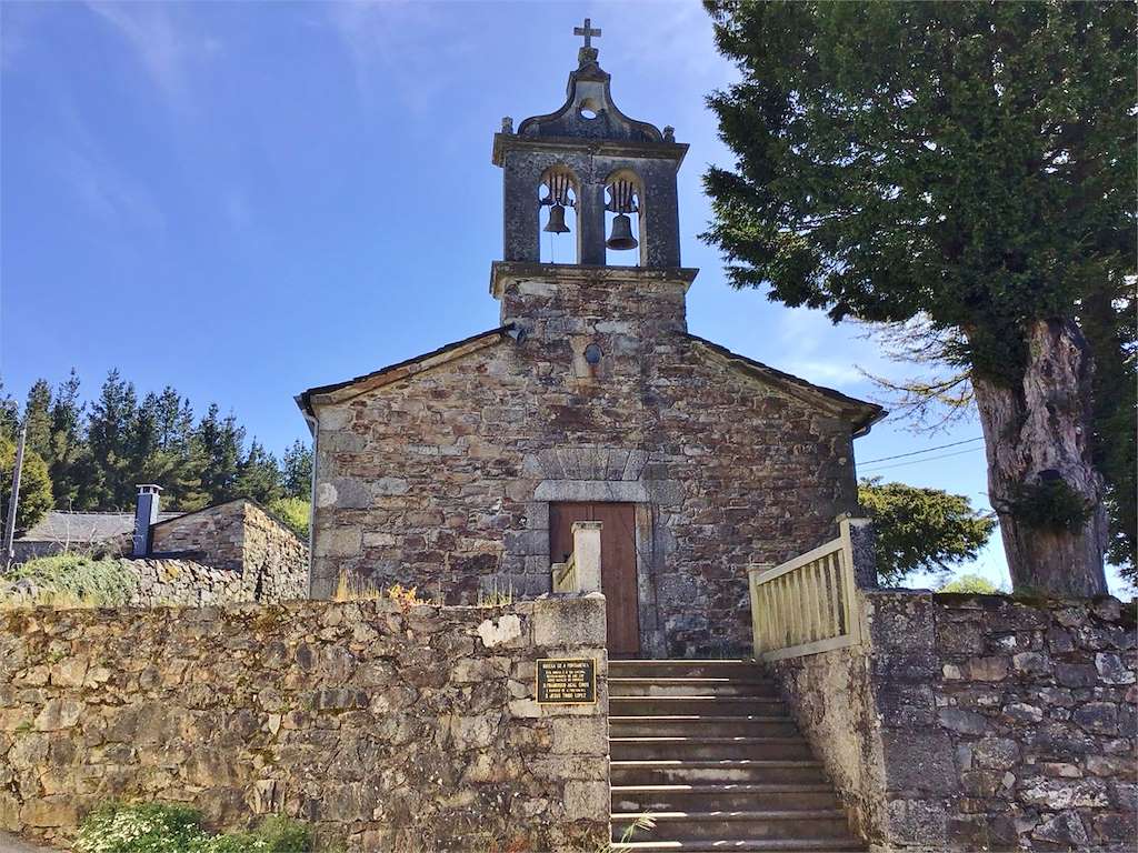 Iglesia de Santiago de Fontaneira en Baleira