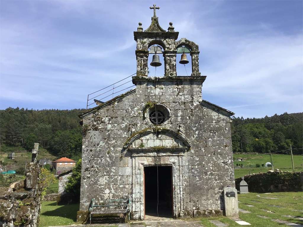 Iglesia de Santiago de Morillas en O Campo Lameiro