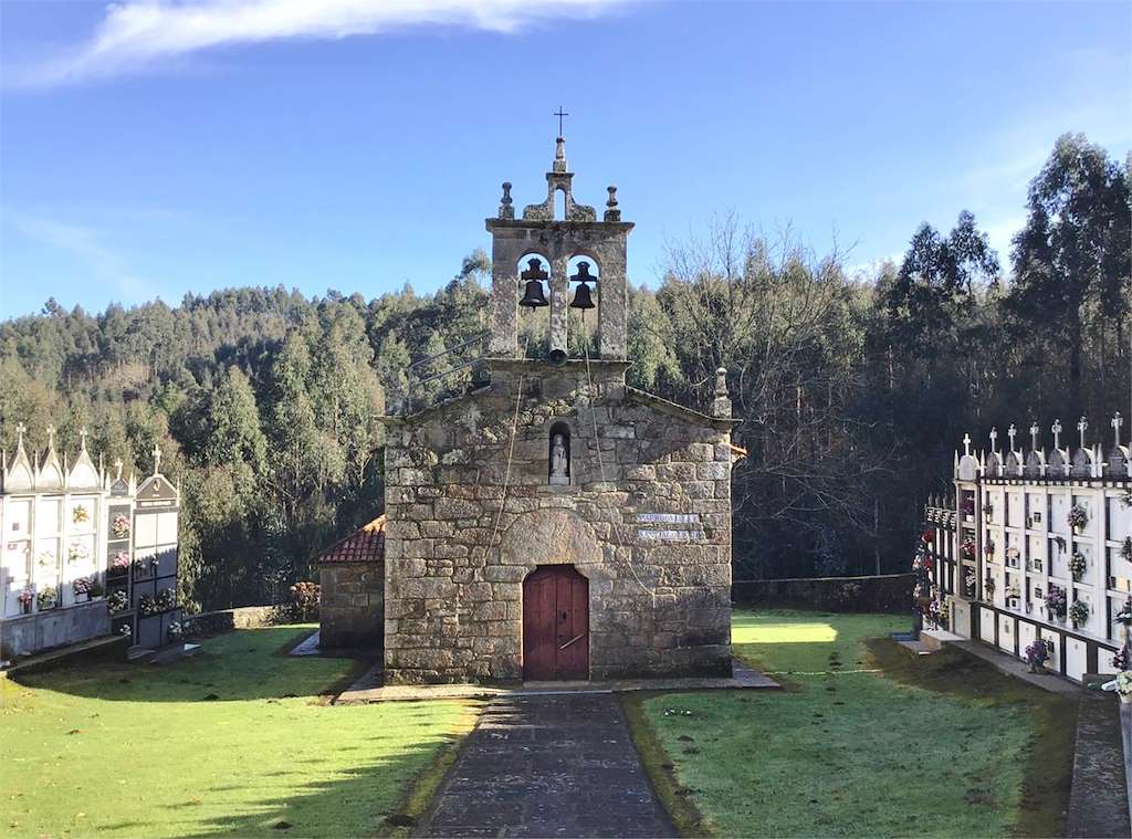 Iglesia de Santiago de Ois en Coirós