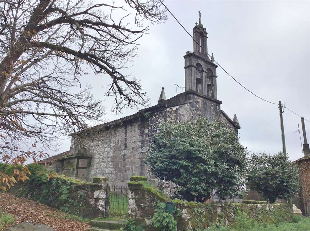 Iglesia de Santiago de Pradeda en Carballedo
