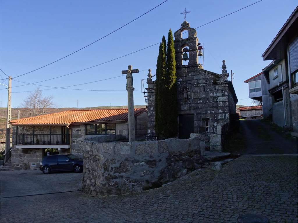Iglesia de Santiago de Xacebans en Quintela de Leirado