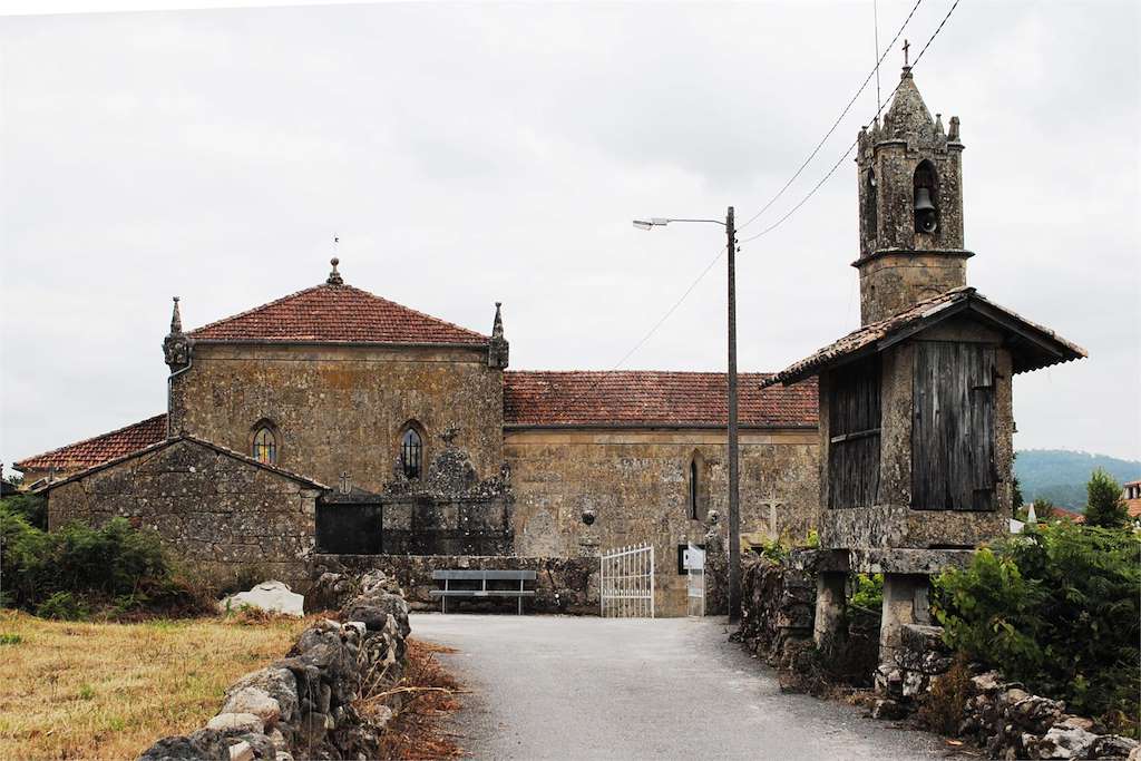 Iglesia de Santo Estevo de Cambeo en Coles