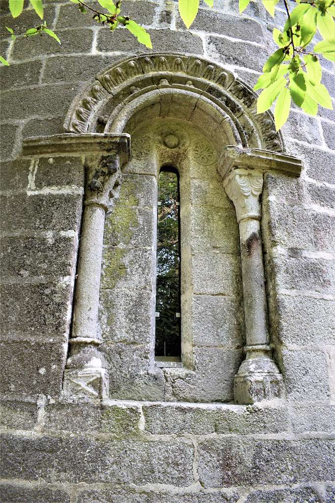 Iglesia de Sta. Maria de Pesqueiras en Chantada