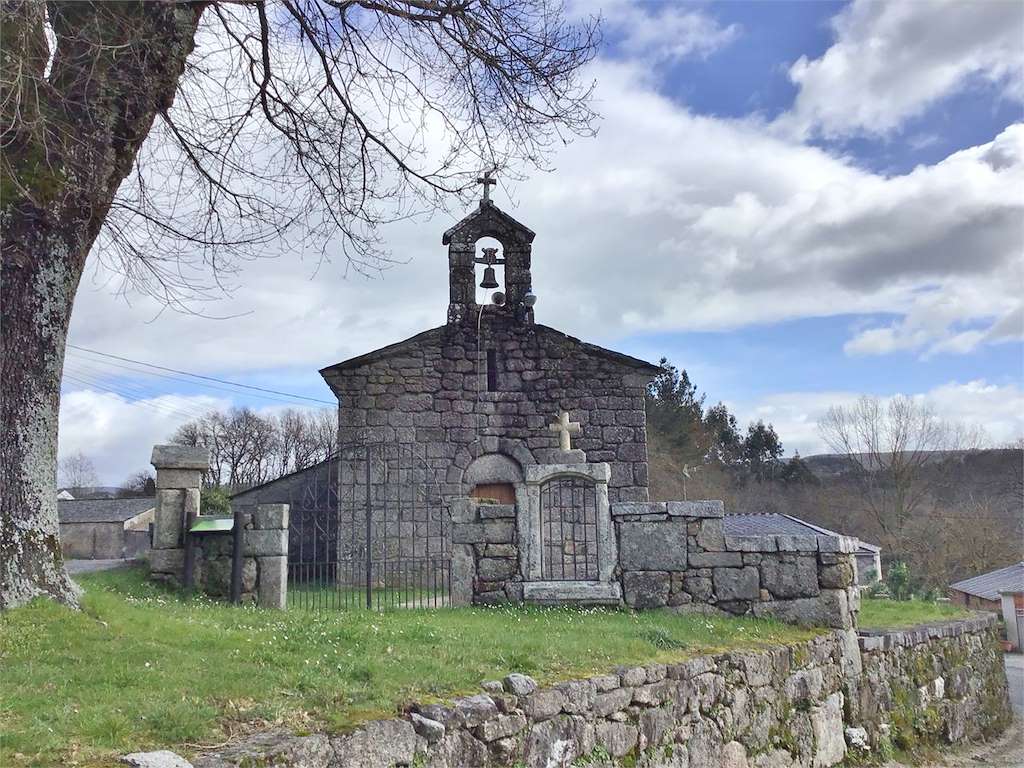Iglesia Santa María de Uriz en Castroverde