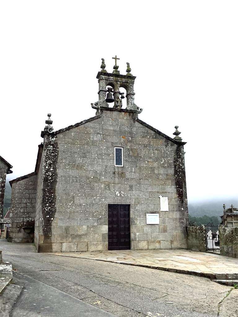 Iglesia y Cruceiro de San Martiño de Lariño en Carnota