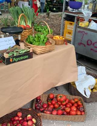 Fechas, información, programa, cartel, imágenes, mapa y ubicación de Mercadillo de Caldas de Reis (2024)