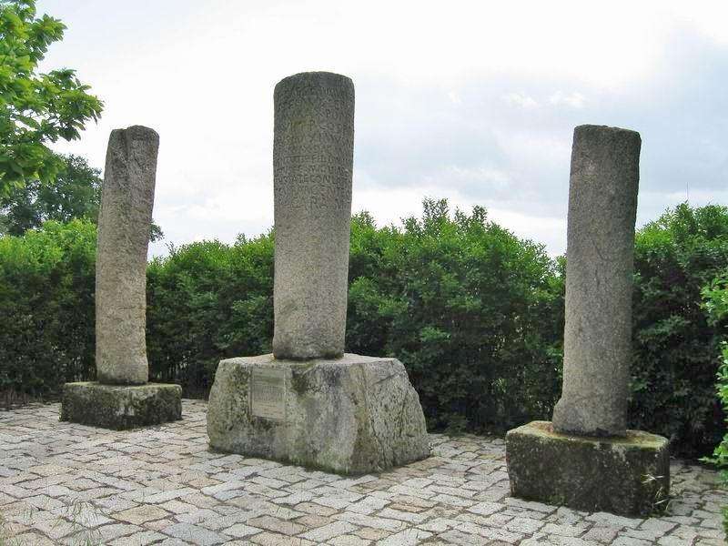 Milarios de Vilariño das Poldras en Sandiás