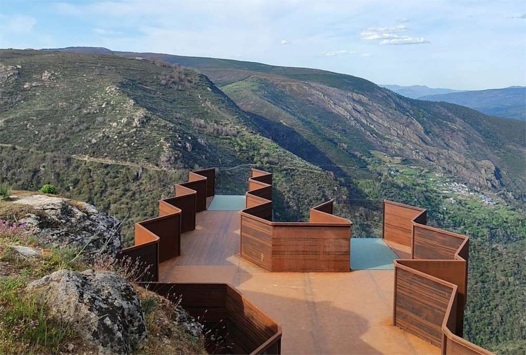 Mirador Penas de Rome en A Pobra de Trives