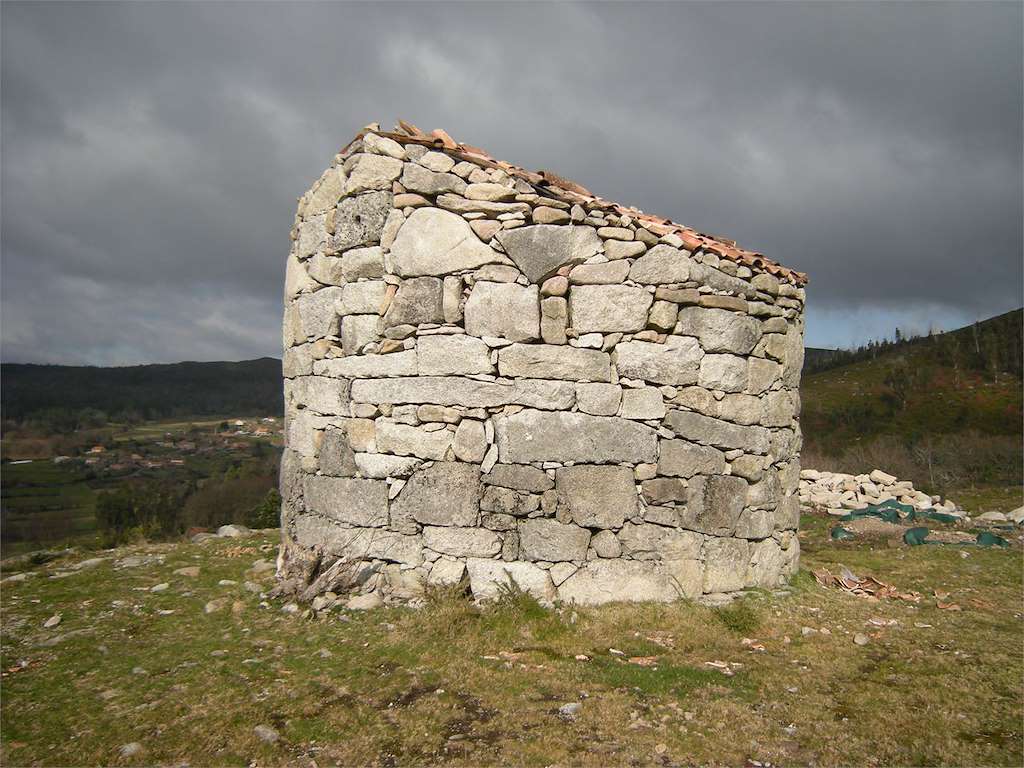 Molino de Viento A Cruz do Castro en Cerdedo Cotobade