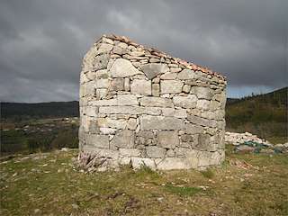 Fechas, información, programa, cartel, imágenes, mapa y ubicación de Molino de Viento A Cruz do Castro  en  Cerdedo-Cotobade