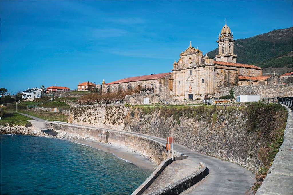 Monasterio de Oia