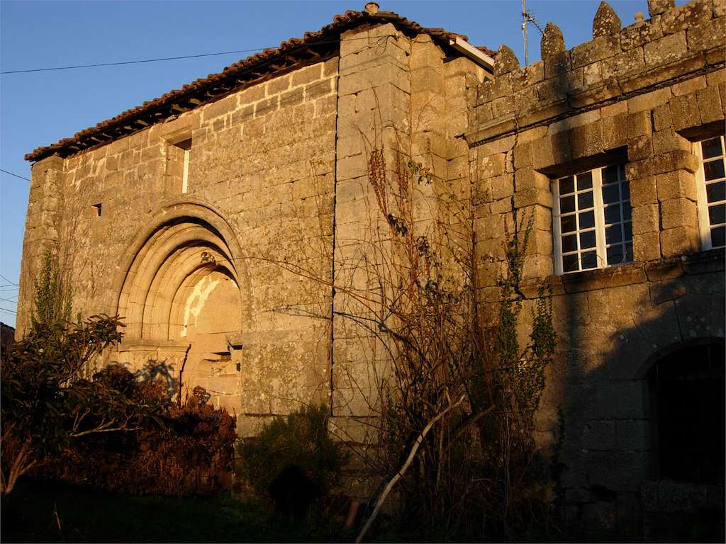 Monasterio de San Miguel do Priorato de Bóveda en Amoeiro