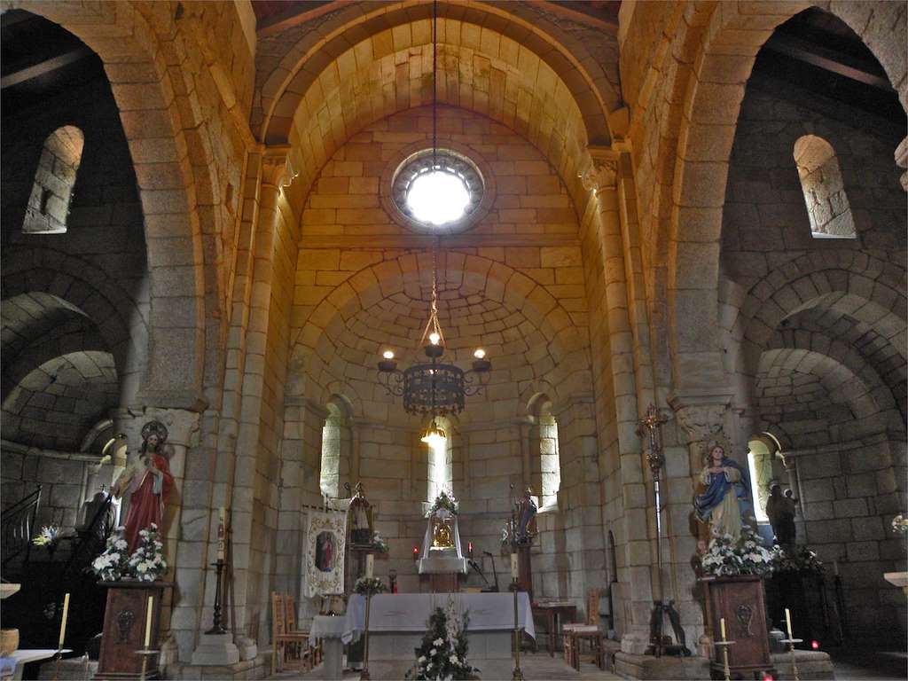 Monasterio Santa María de Mezonzo en Vilasantar