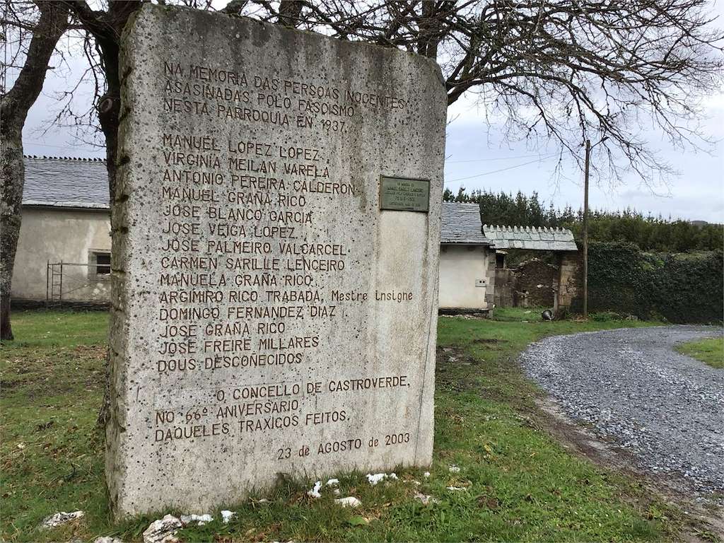 Monolito de la Memoria  en Castroverde