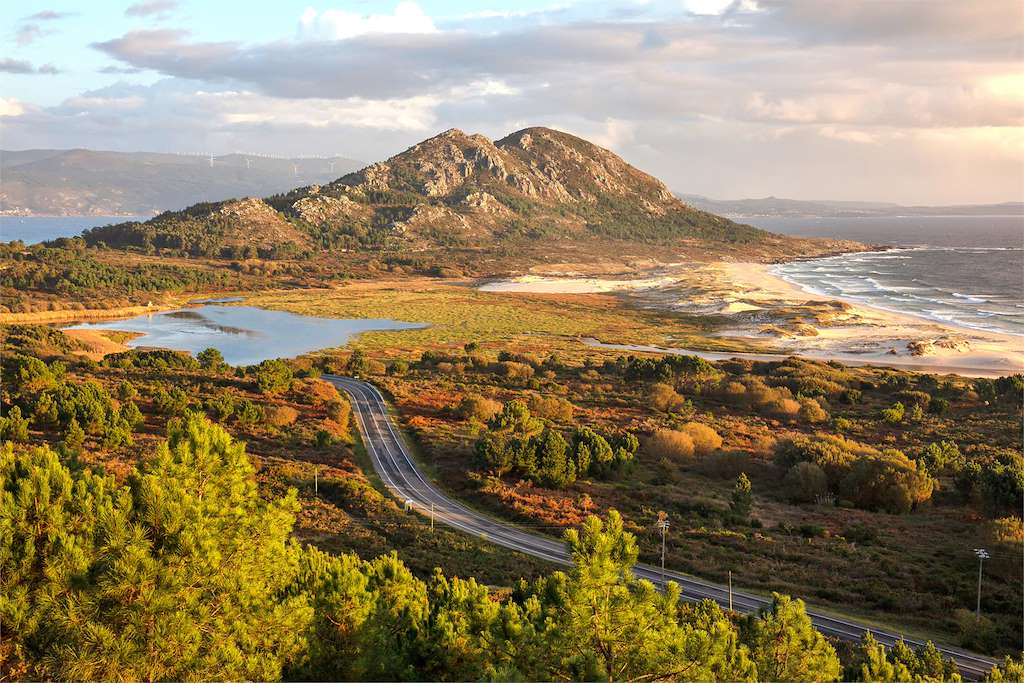Atardecer épico sobre la laguna y las dunas – colores que quitan el aliento y cierran el día perfecto
