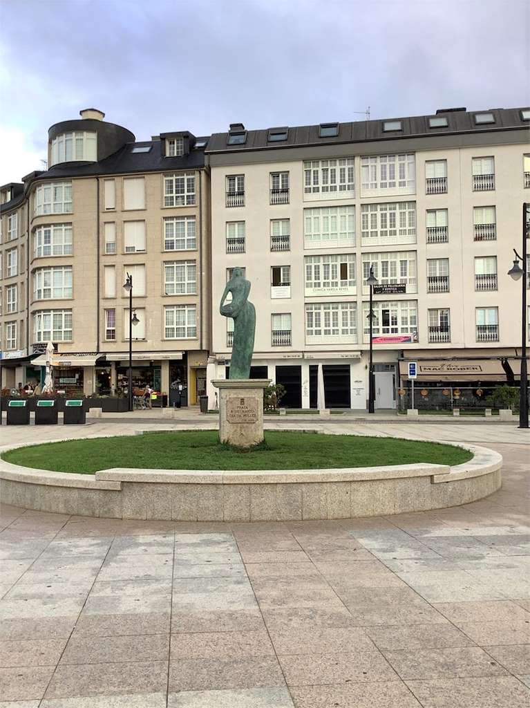 Monumento a la Mujer en Cee