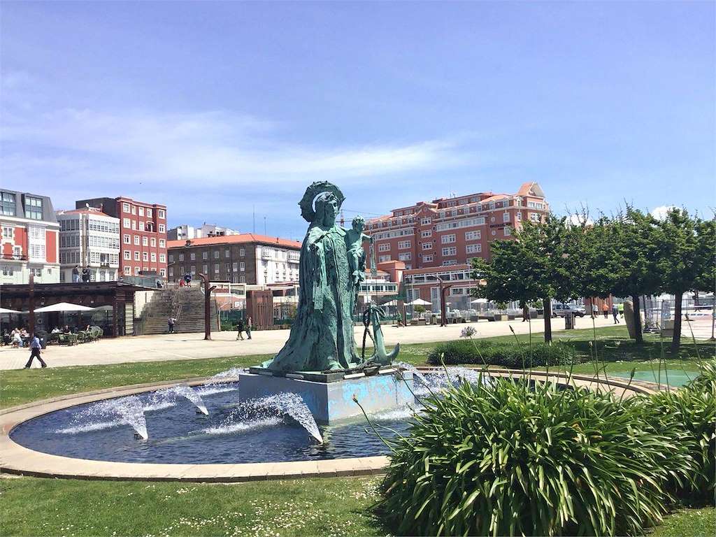 Monumento a la Virgen del Carmen en A Coruña