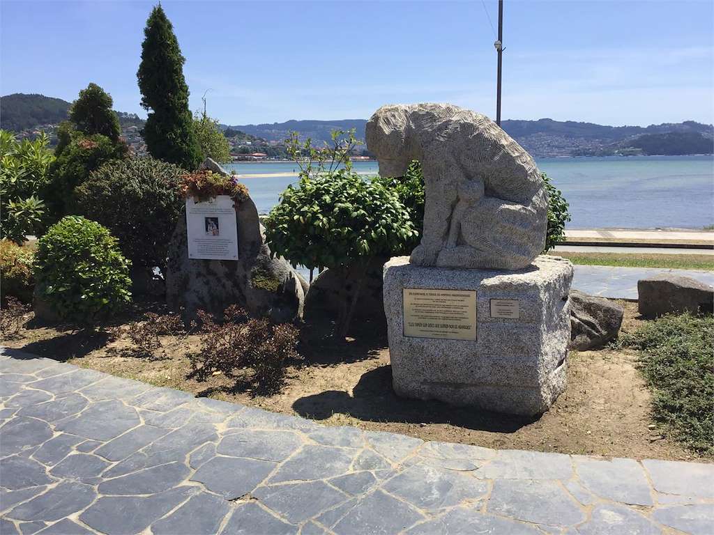Monumento a los Animales Abandonados en Moaña