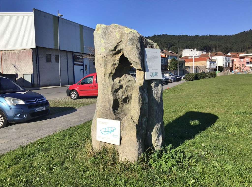 Monumento a los Carpinteros de Ribeira en Outes