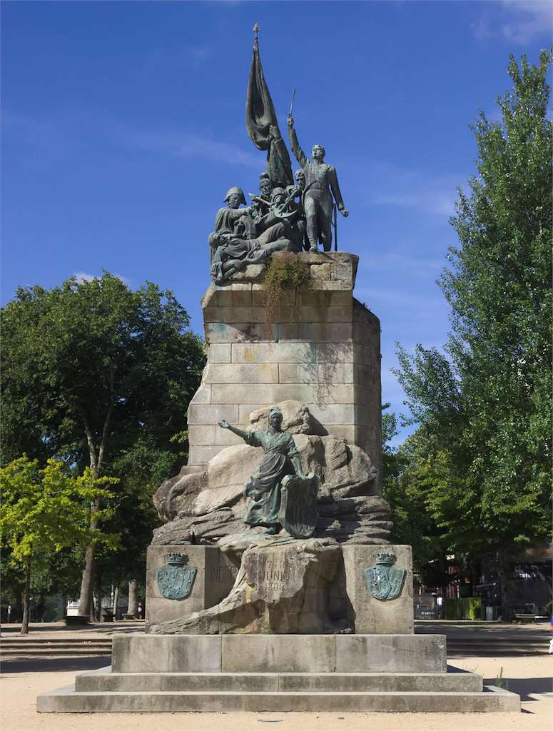 Monumento a los Héroes de Pontesampaio en Pontevedra