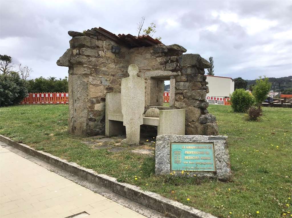 Monumento a los Profesionales de la Medicina Rural en Cee