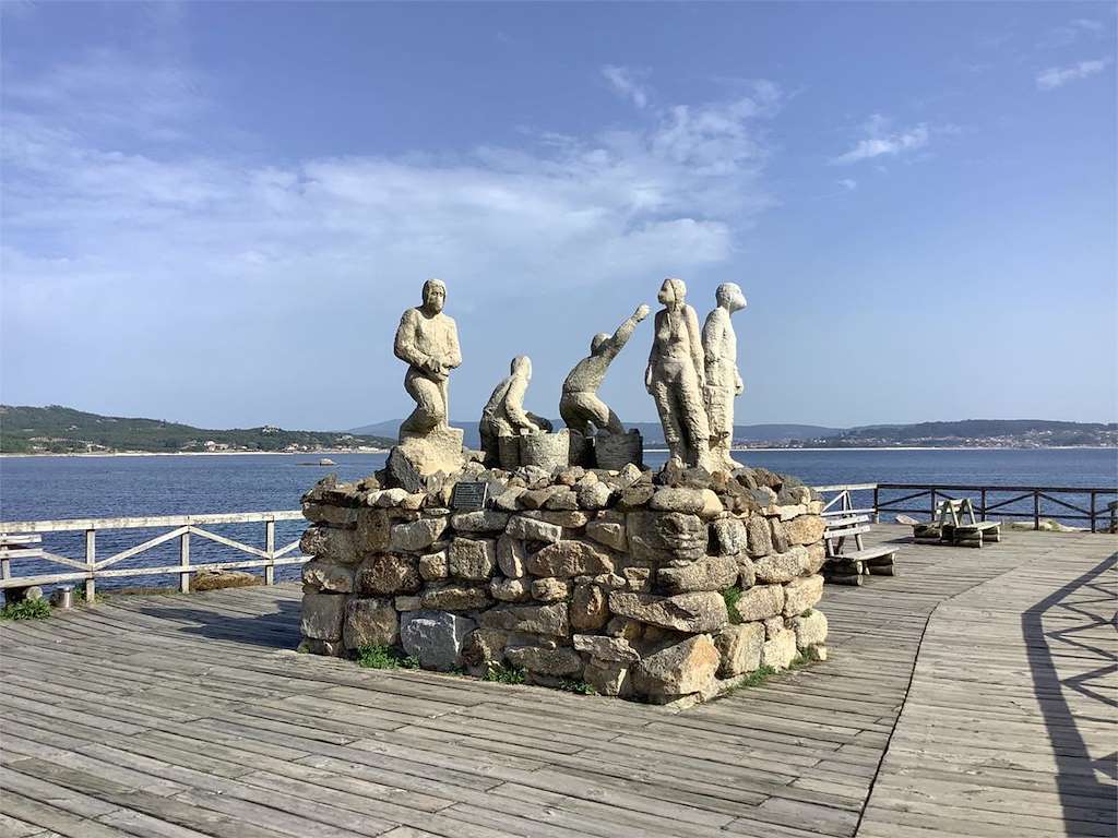 Monumento a los Voluntarios del Prestige en O Grove