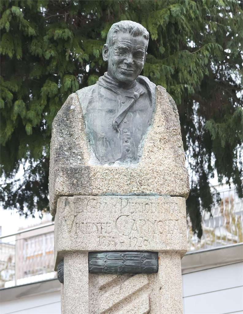 Monumento a Vicente Carnota en Ordes