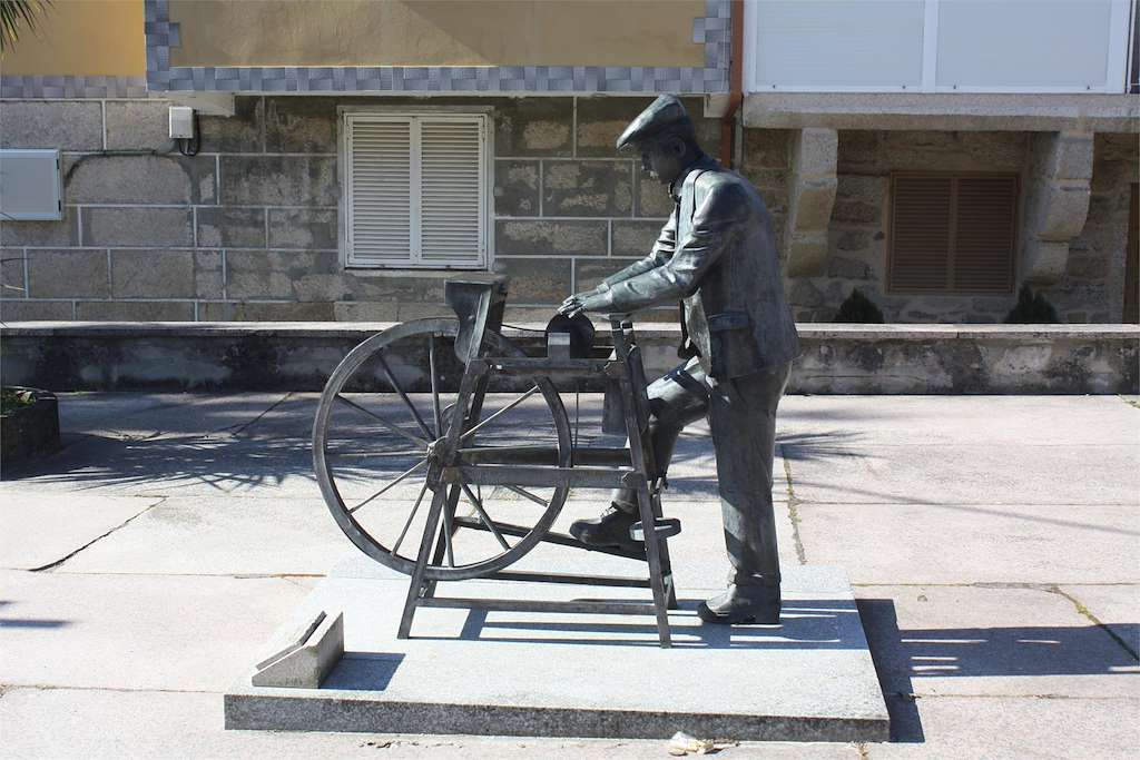 Monumento al Afilador en Esgos